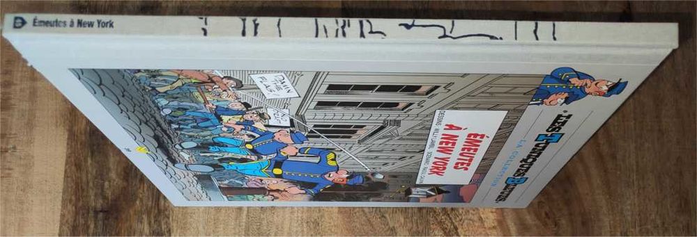 Emeutes &agrave; New York - Les Tuniques Bleues Hachette Livres et BD