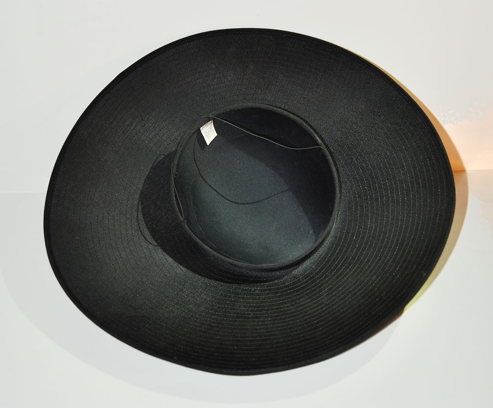 Chapeau femme haute couture noir, d&ocirc;me style 1930/19400 marq Vêtements