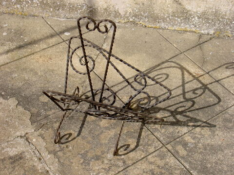 Porte-revues papillon en fer forg� laqu� noir vintage 1950 80 Uz�s (30)