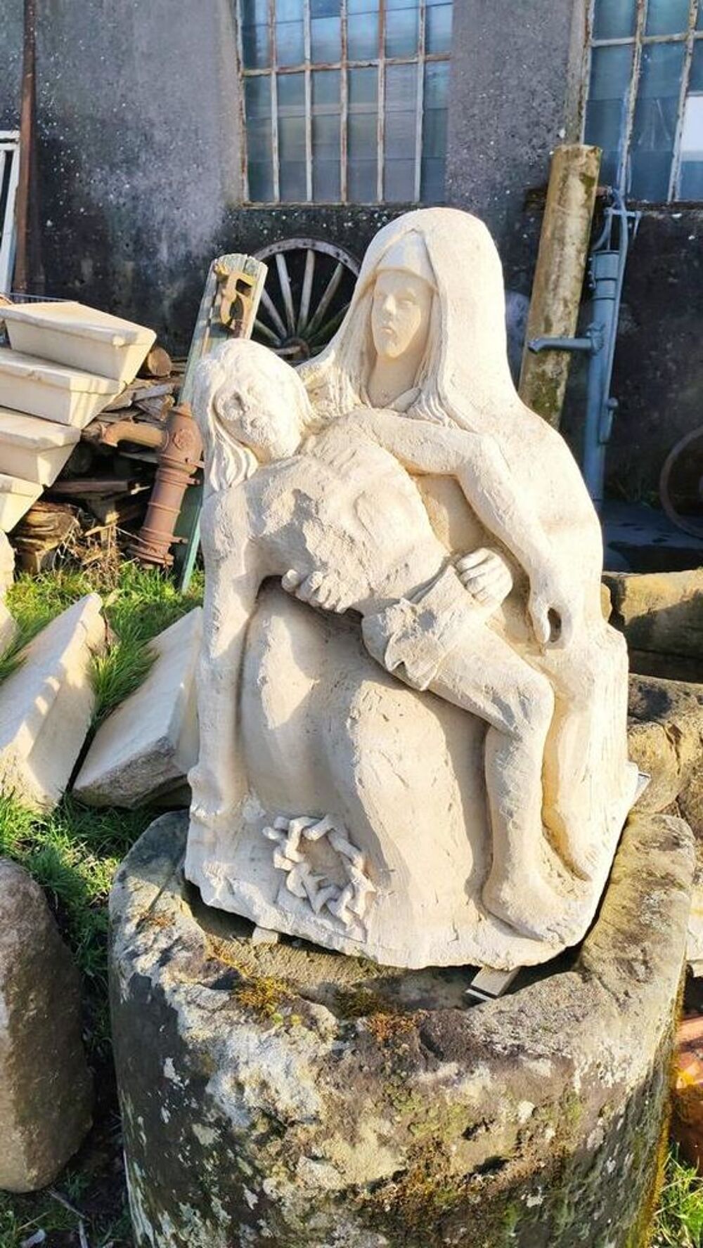 Pi&egrave;ta en pierre Décoration