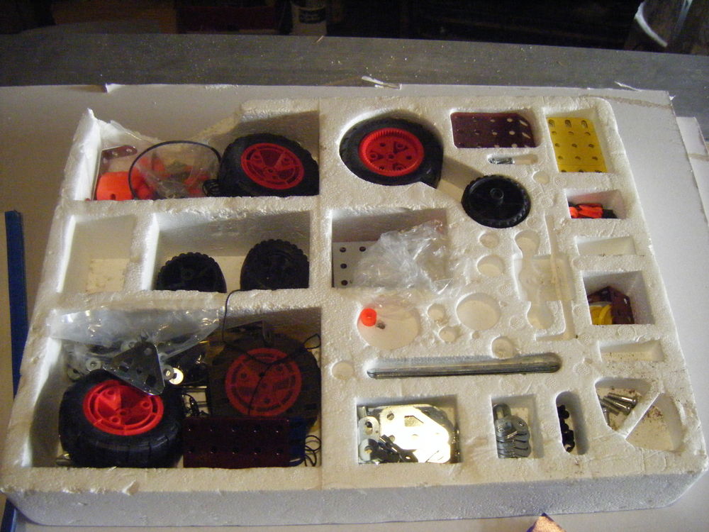 Boite MECCANO N&deg; 30 + pi&egrave;ces diverses en plastique Jeux / jouets