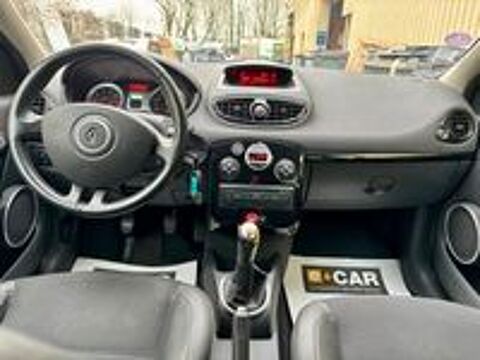 Clio III Estate Clio Estate III Tce 100 eco2 Night&Day 2011 occasion 95330 Domont