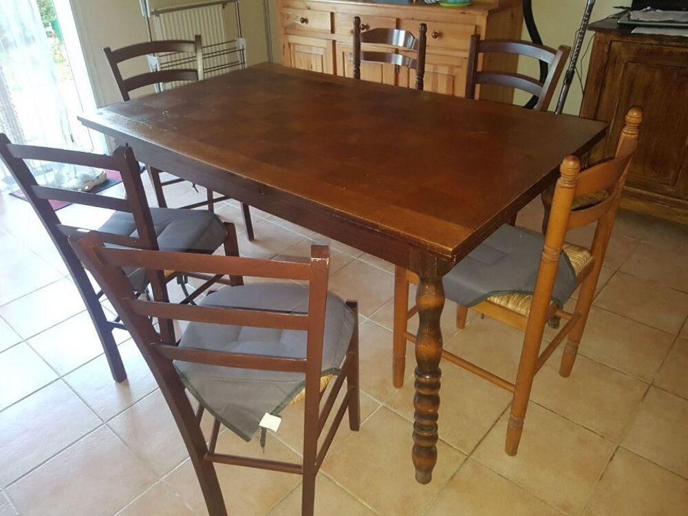 Table +5 chaises Meubles