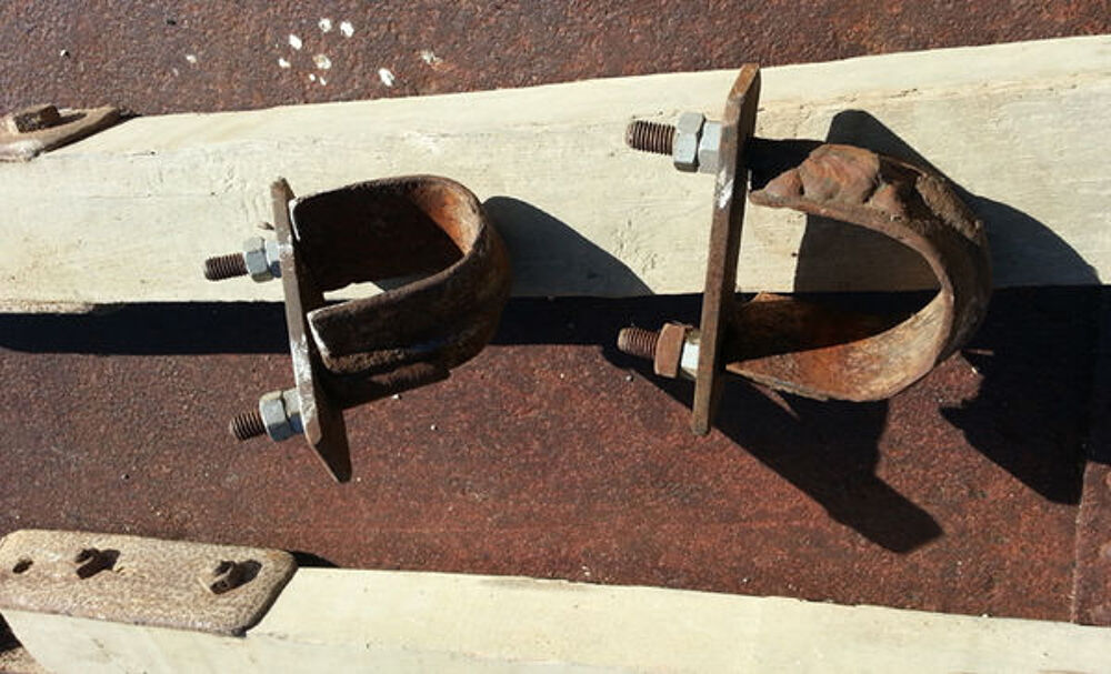 2 poutrelles en ch&ecirc;ne avec 4 ferrures vissables Bricolage
