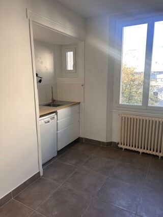 Location Appartement T2 + GARAGE PROCHE CASERNE DE BONNE Grenoble