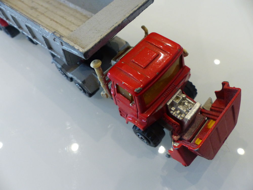 ensemble routier (tracteur + semi-remorque 
