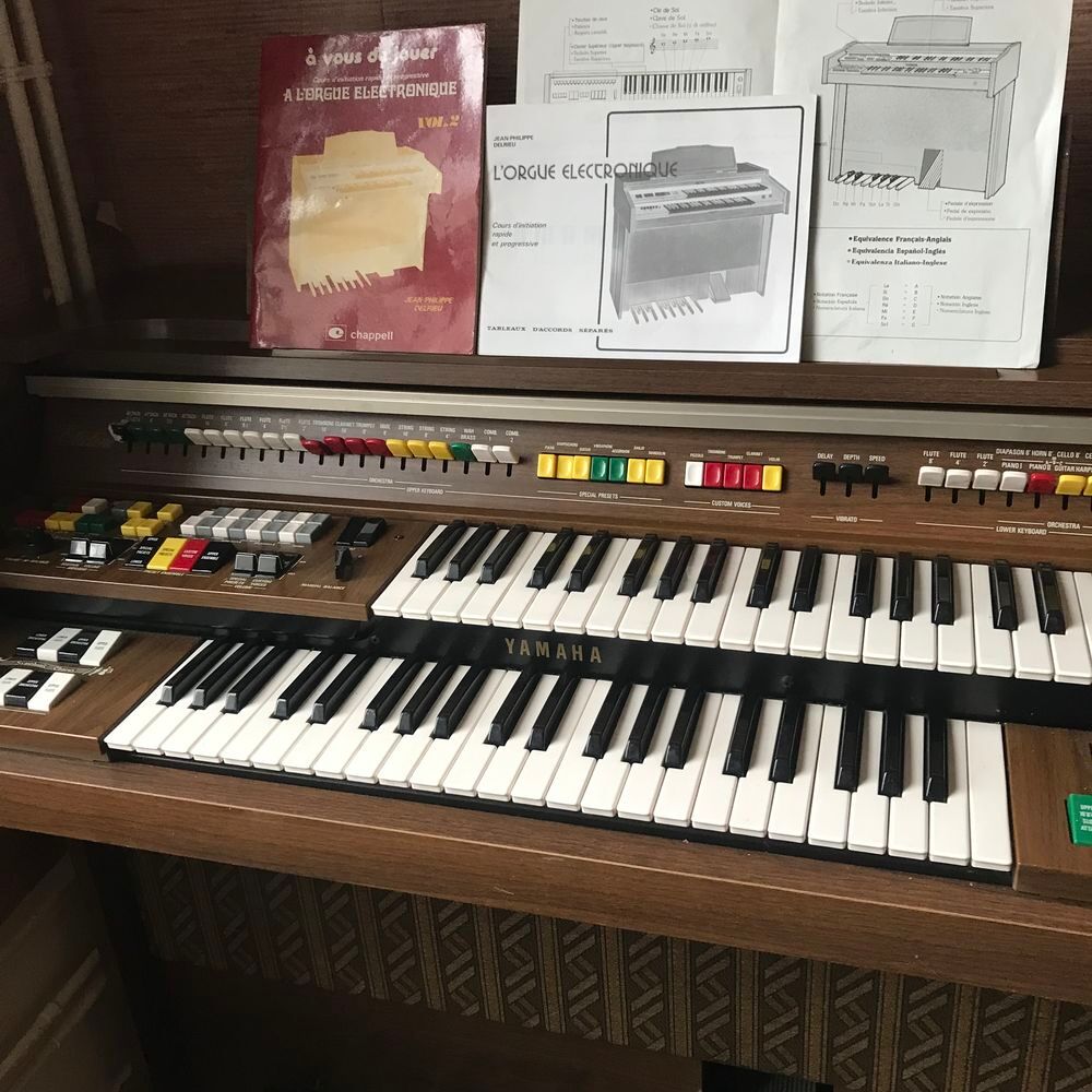 synth&eacute;tiseur Yamaha de 1982 environ, Instruments de musique