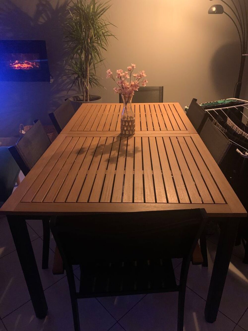table +6 chaises neuve 180€ Meubles