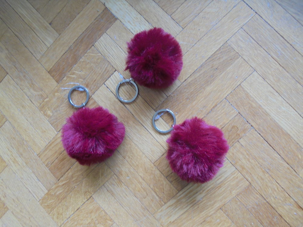 Porte-cl&eacute;s pompon rouge (74) Maroquinerie
