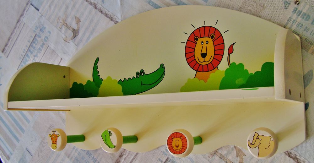 ETAGERE PORTE MANTEAU CHAMBRE ENFANT EN BOIS AVEC DECORATION Meubles
