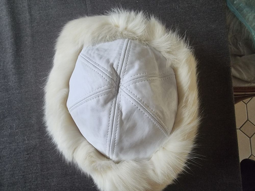 Toque en cuir et Fourrure Vtements