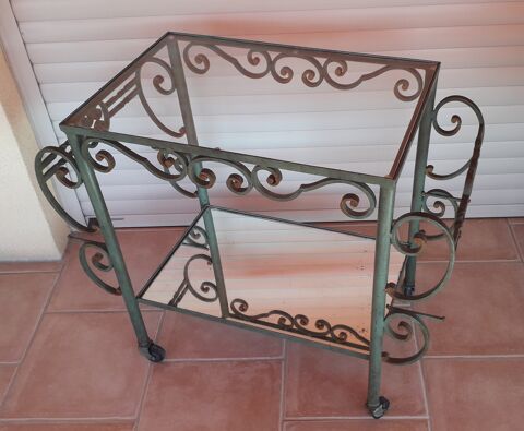 Ancienne desserte en fer forg�
275 Salon-de-Provence (13)