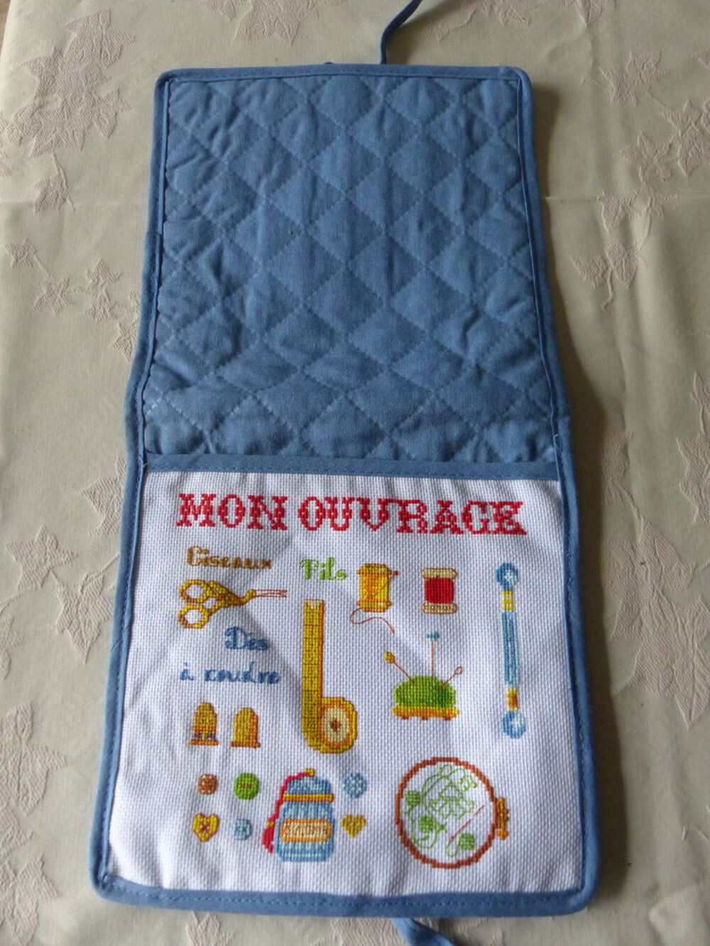 " mon ouvrage " = petit sac, d&eacute;co POINT DE CROIX Décoration