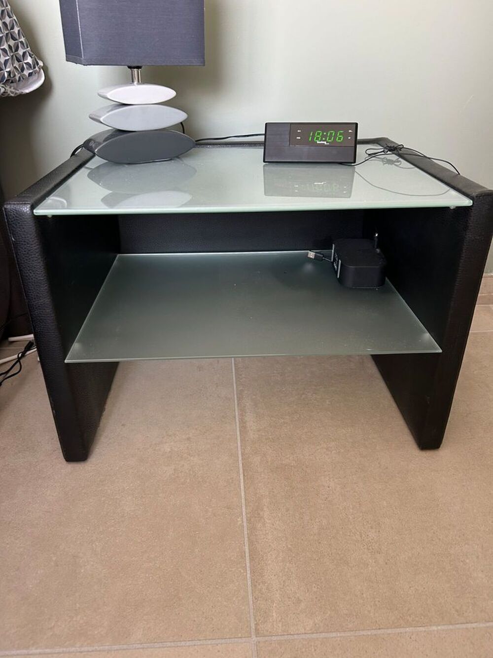 deux tables de chevet Meubles