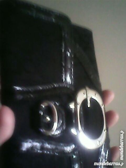 portefeuille neuf guess avec sa boite 35 Orange (84)