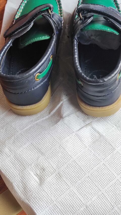 Chaussures cuir v�ritable enfant. pointure 27. bicolore. 17 Verneuil-sur-Seine (78)