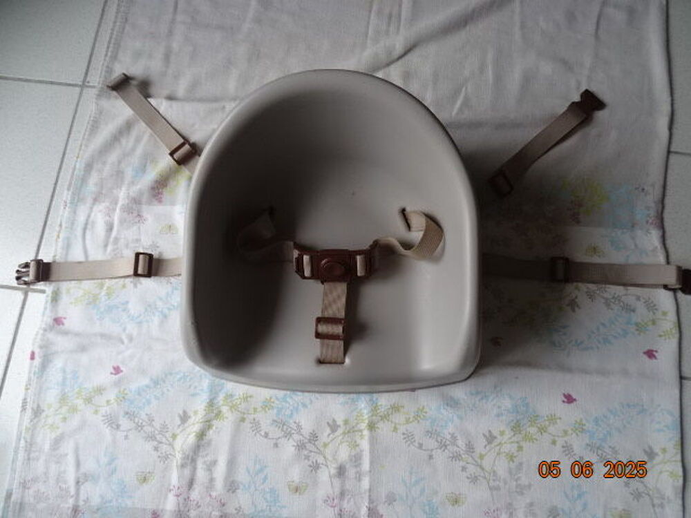 rehausseur pour chaise Puriculture