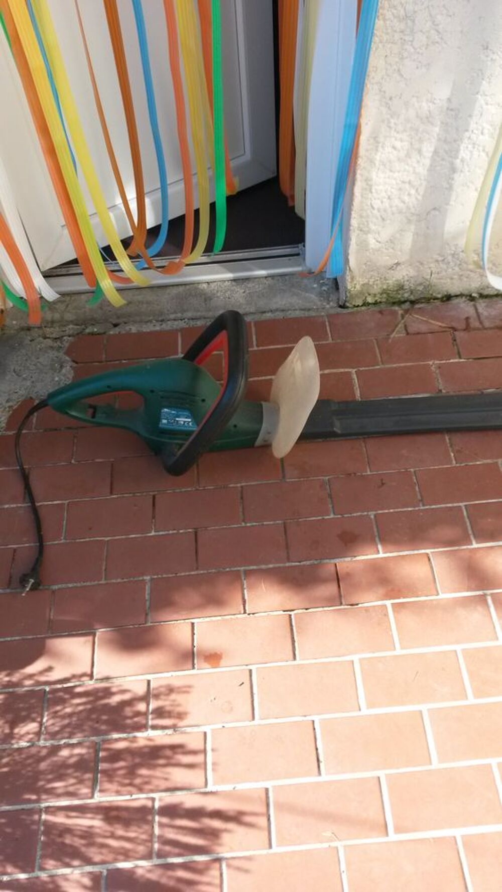 taille haie electrique Jardin