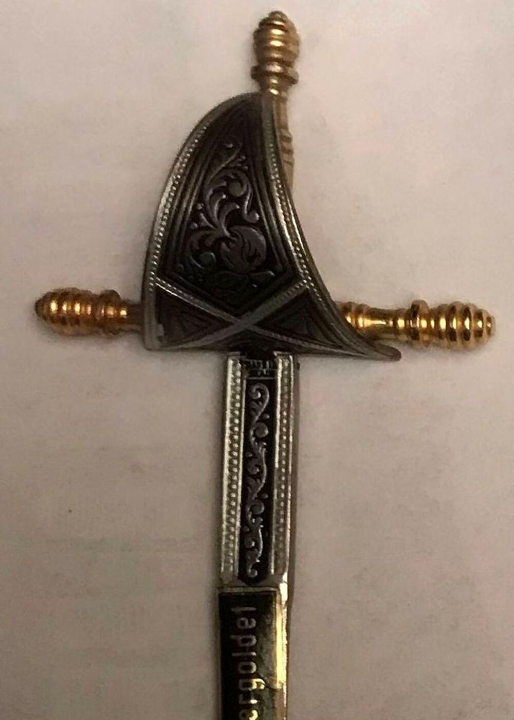 Anciens Vintage joli Ouvre Lettre / Coupe Papier Forme D'&Eacute;p&eacute; 