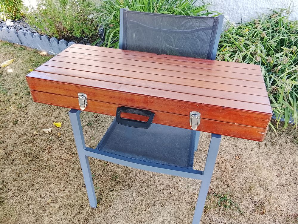 Valise table pliable et 4 si&egrave;ges int&eacute;gr&eacute;s bois et aluminuin Jardin
