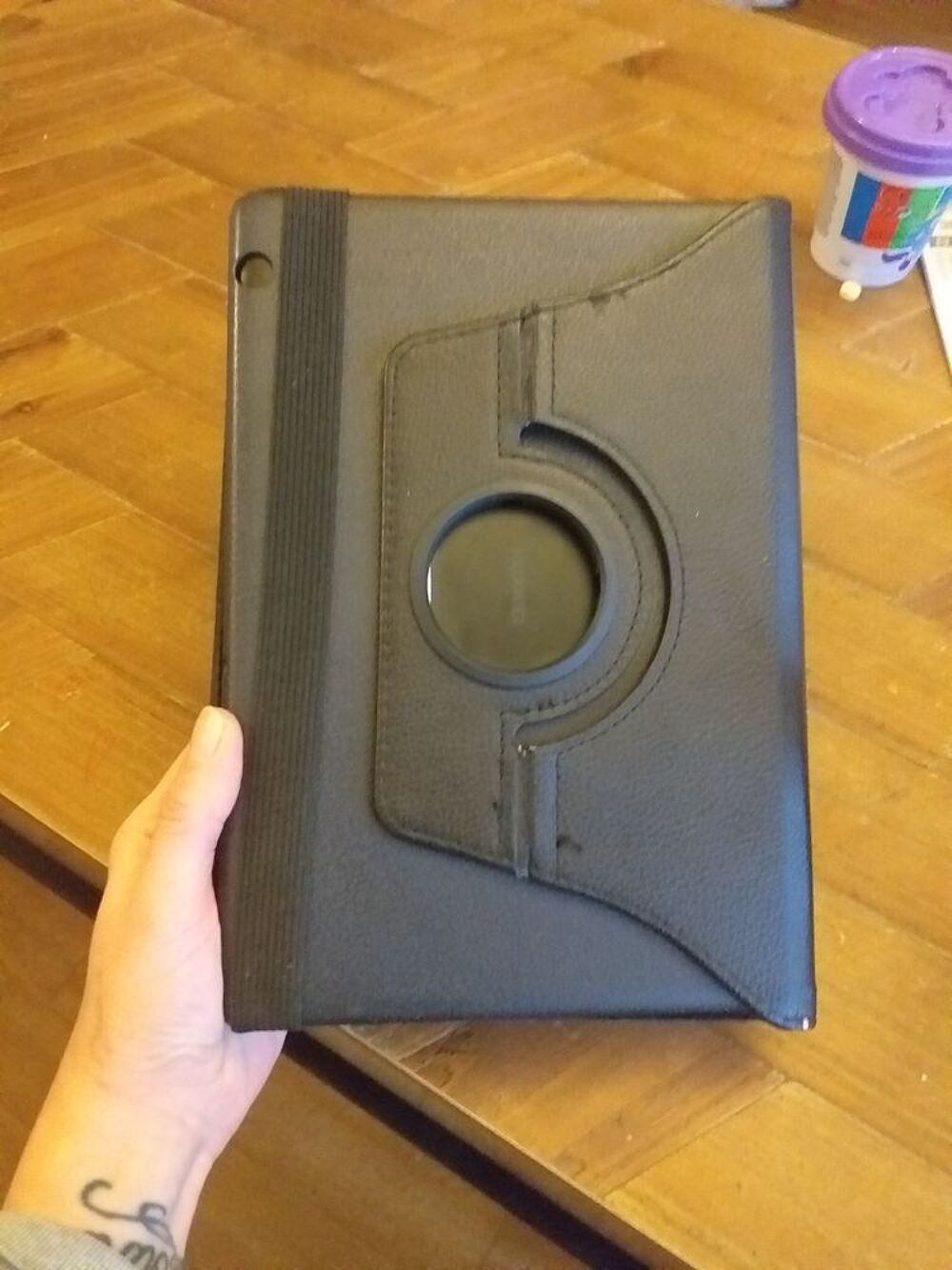 Tablette huawei avec sa pochette de protection Téléphones et tablettes