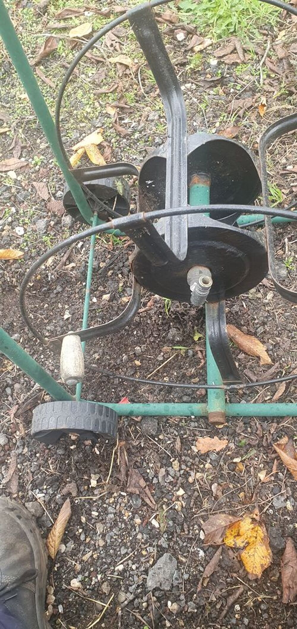 Rouleau m&eacute;tallique pour tuyau arrosage Jardin