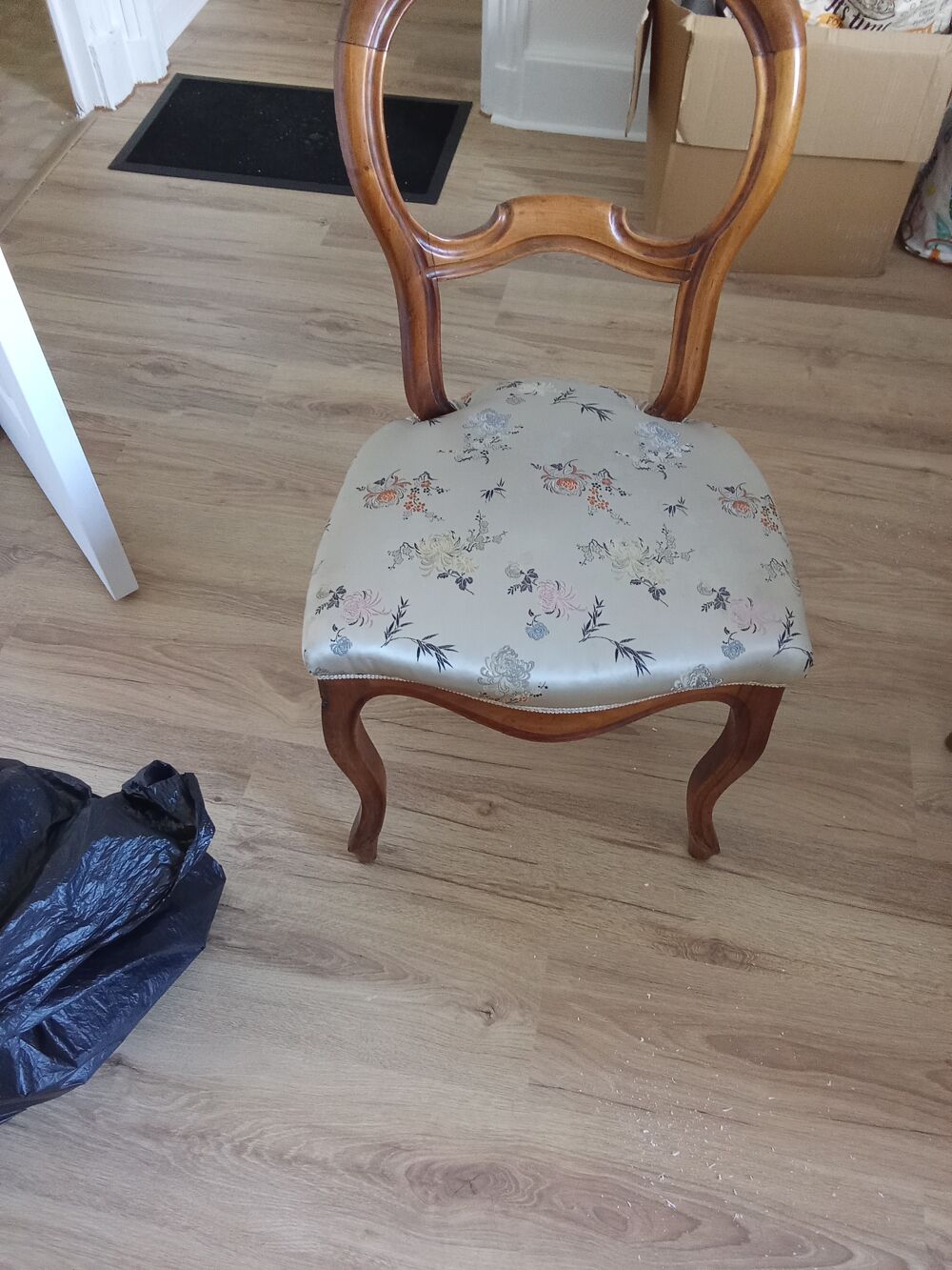 Vends chaises (3) Meubles