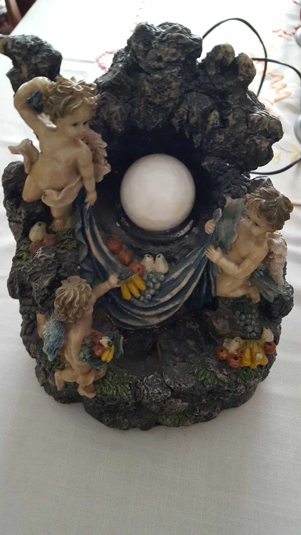  Fontaine ancienne ange avec sph&egrave;re en alb&acirc;tre N&deg;1336 Décoration