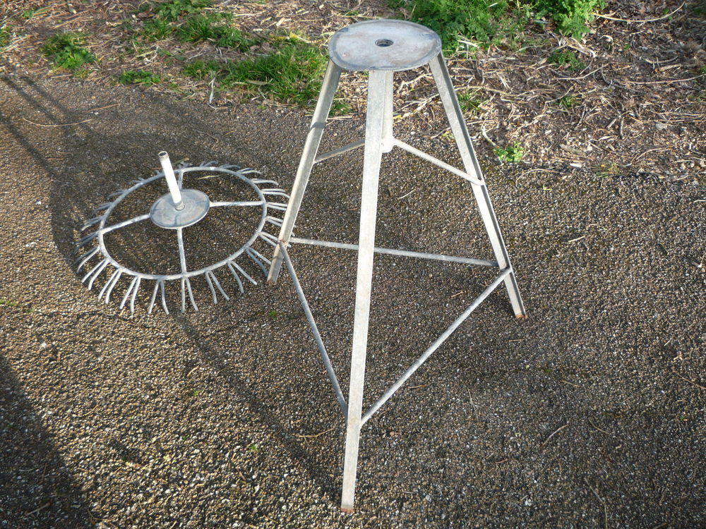 Support / pr&eacute;sentoir pivotant /amovible
Bricolage