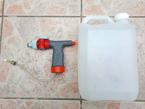 Pistolet doseur sur branchement de tuyau d'eau 10 Montigny-Lencoup (77)