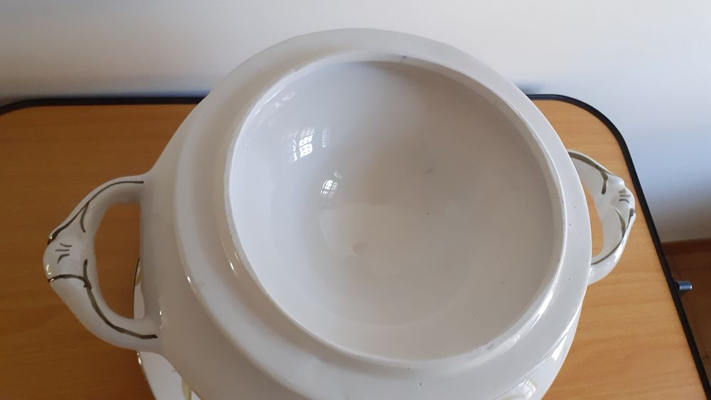 Soupi&egrave;re avec plat assorti Décoration