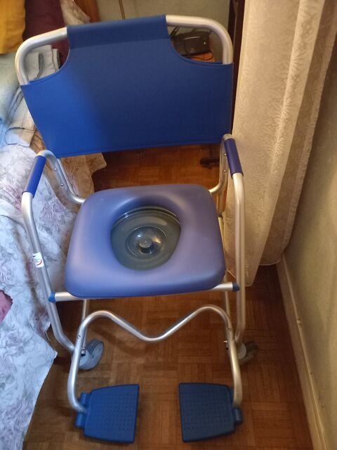 chaise de douche et d'aisance roulante 0 Maisons-Alfort (94)