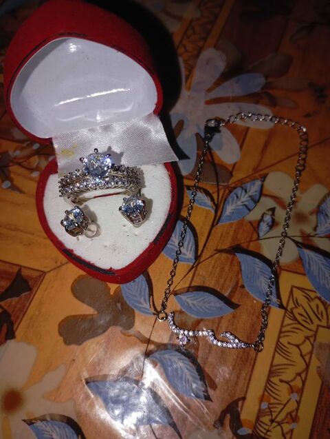 combin de 3 bijoux pour femmes, en Argent et diamant Zircon. 85 Strasbourg (67)