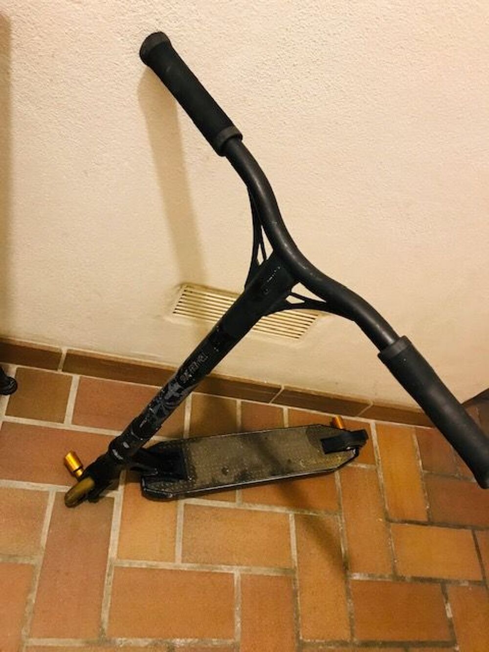 Trottinette Hades d'occasion bon &eacute;tat
Vélos