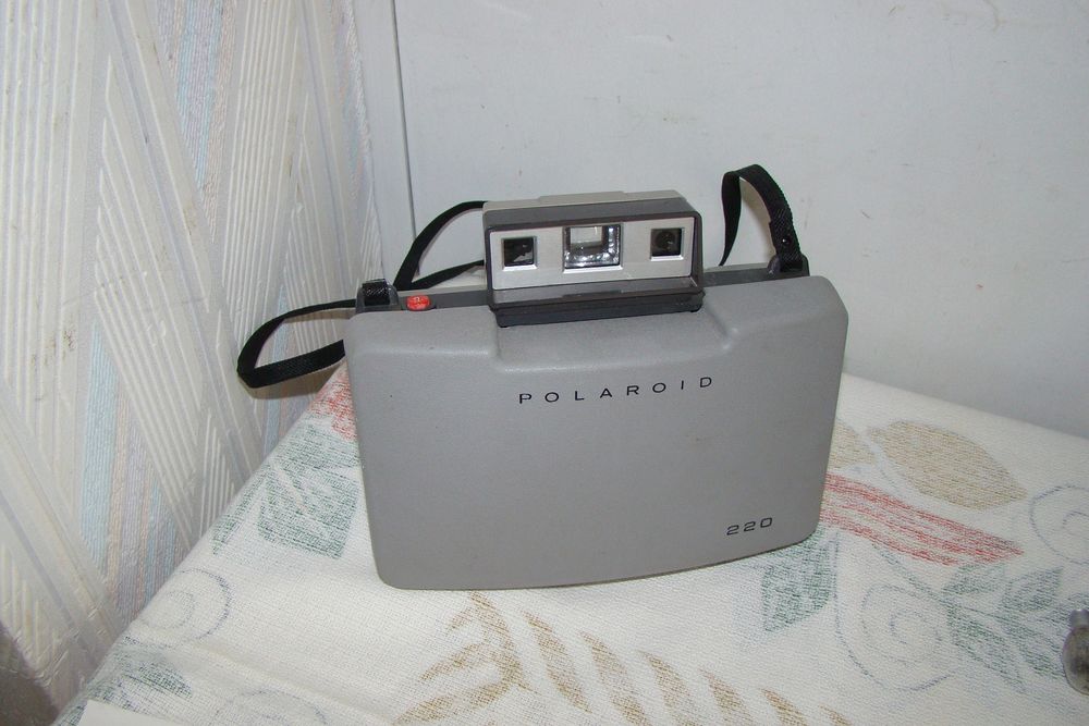 Ancien appareil photo Polaroid 220 + accessoires ann&eacute;es 1960 Photos/Video/TV