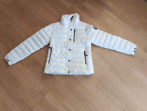 M (18) - 40 ? Doudoune blanche  �Superdry�  5 Paris 13 (75)
