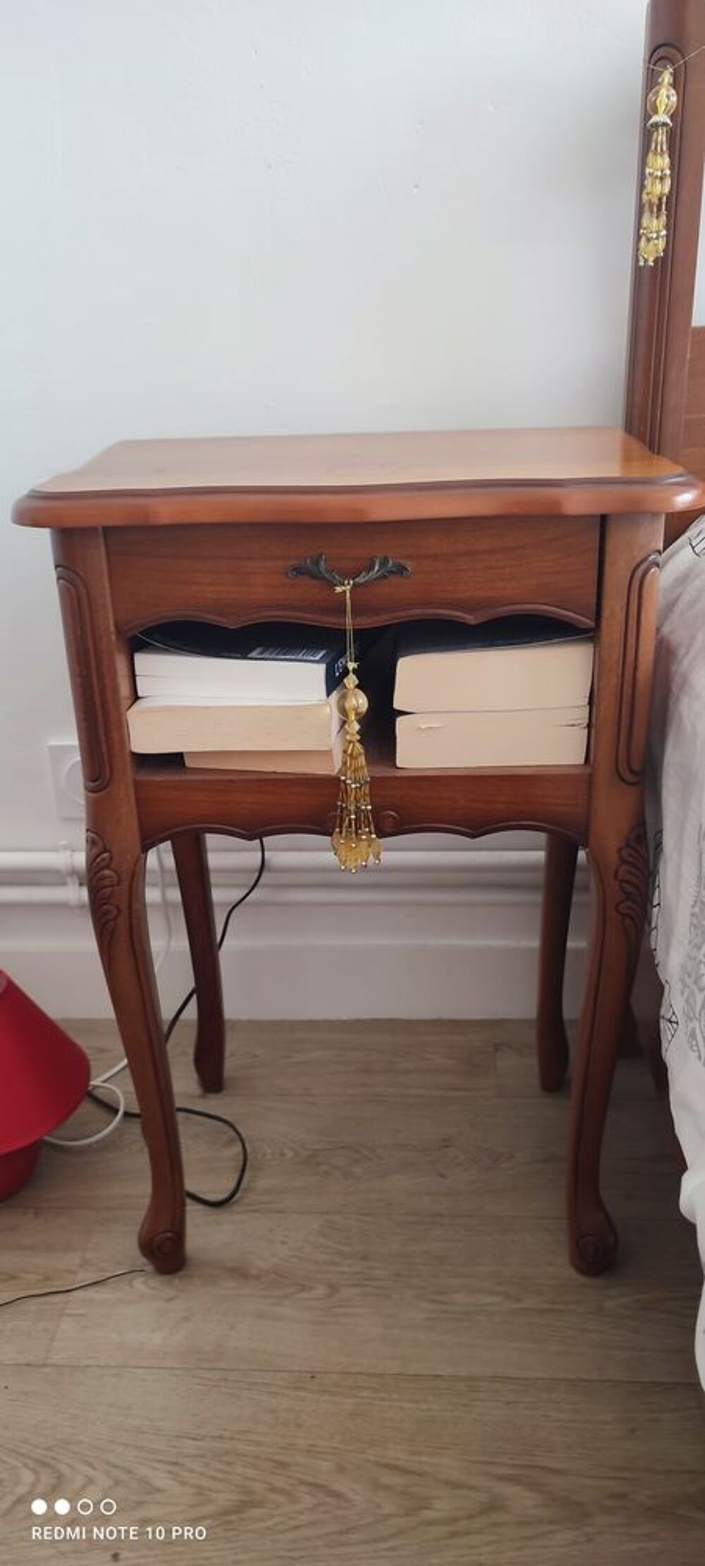 Cadre de lit + chevet Meubles