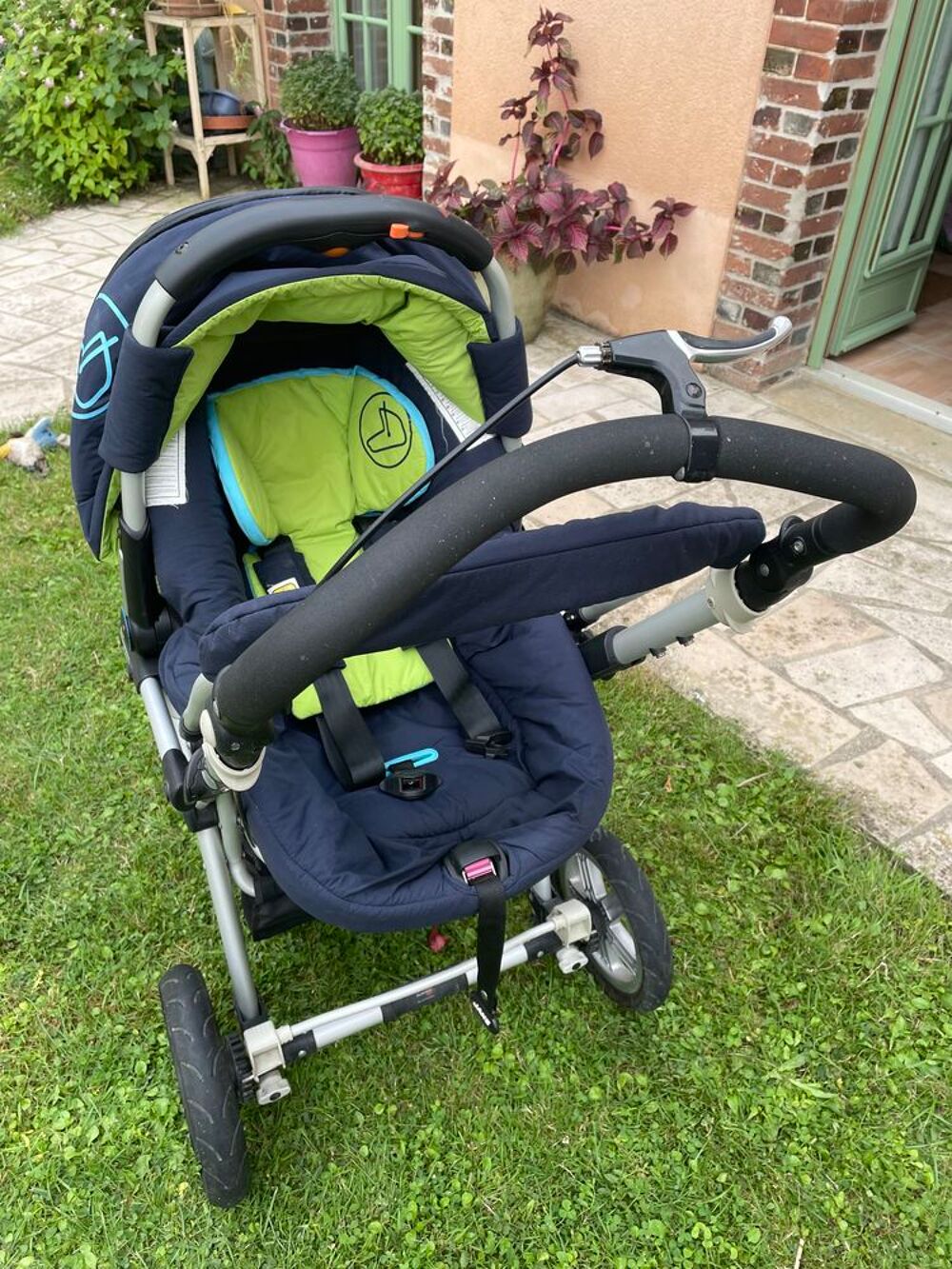 Duo Poussette sportive 3 roues et nacelle Jan&eacute; Pu�riculture