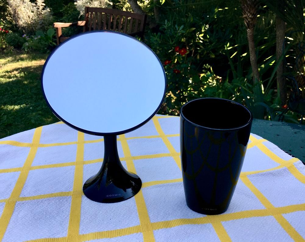 Miroir grossissant et Porte-brosse &agrave; dents SAKU pour COSMIC Décoration