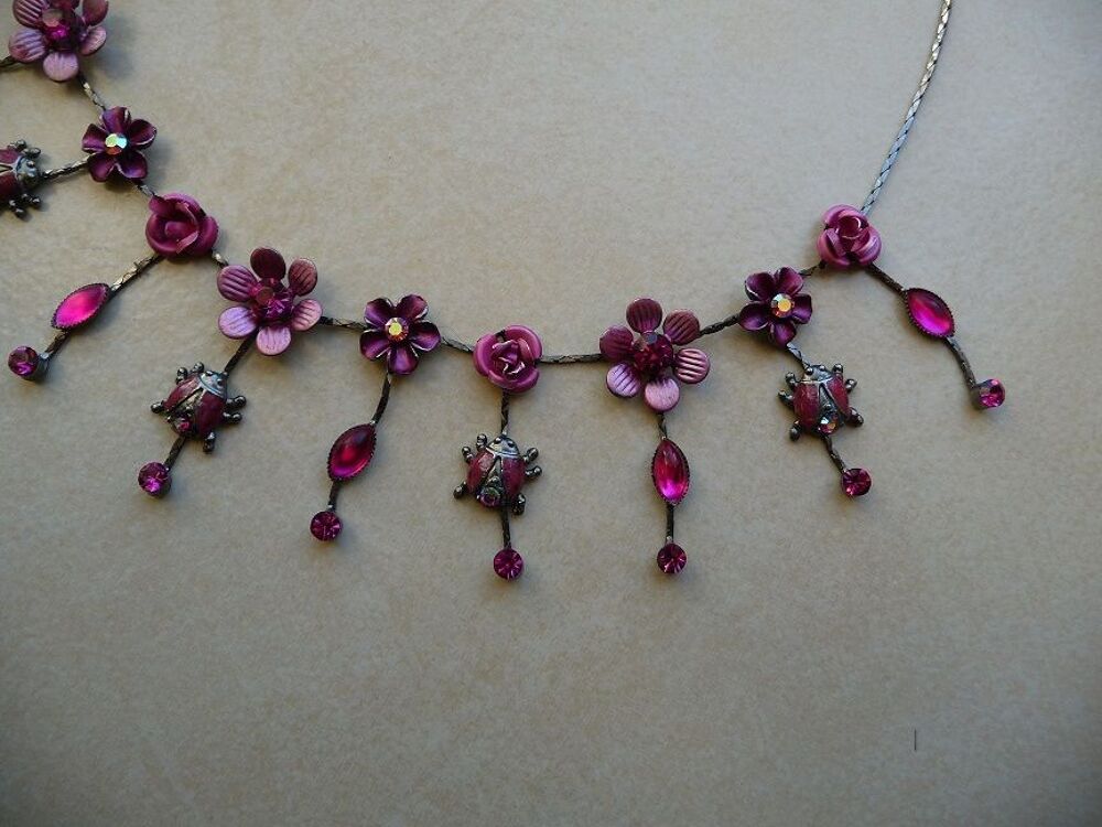 Collier tons roses motifs fleurs et coccinelles - Neuf Bijoux et montres
