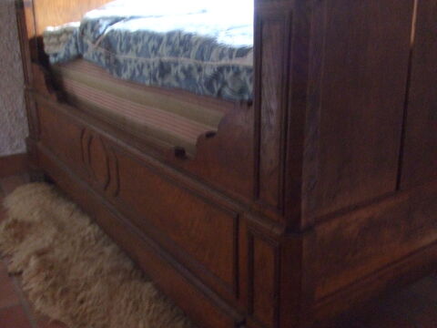 Lit ancien en ch�ne 15 Saales (67)