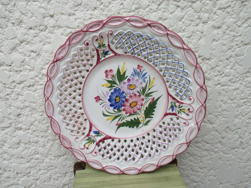 Assiette d&eacute;corative: motifs dentelles, fleurs, multi-couleur Décoration