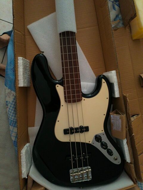 Guitare basse Jazz bass fender 550 Fr�jus (83)