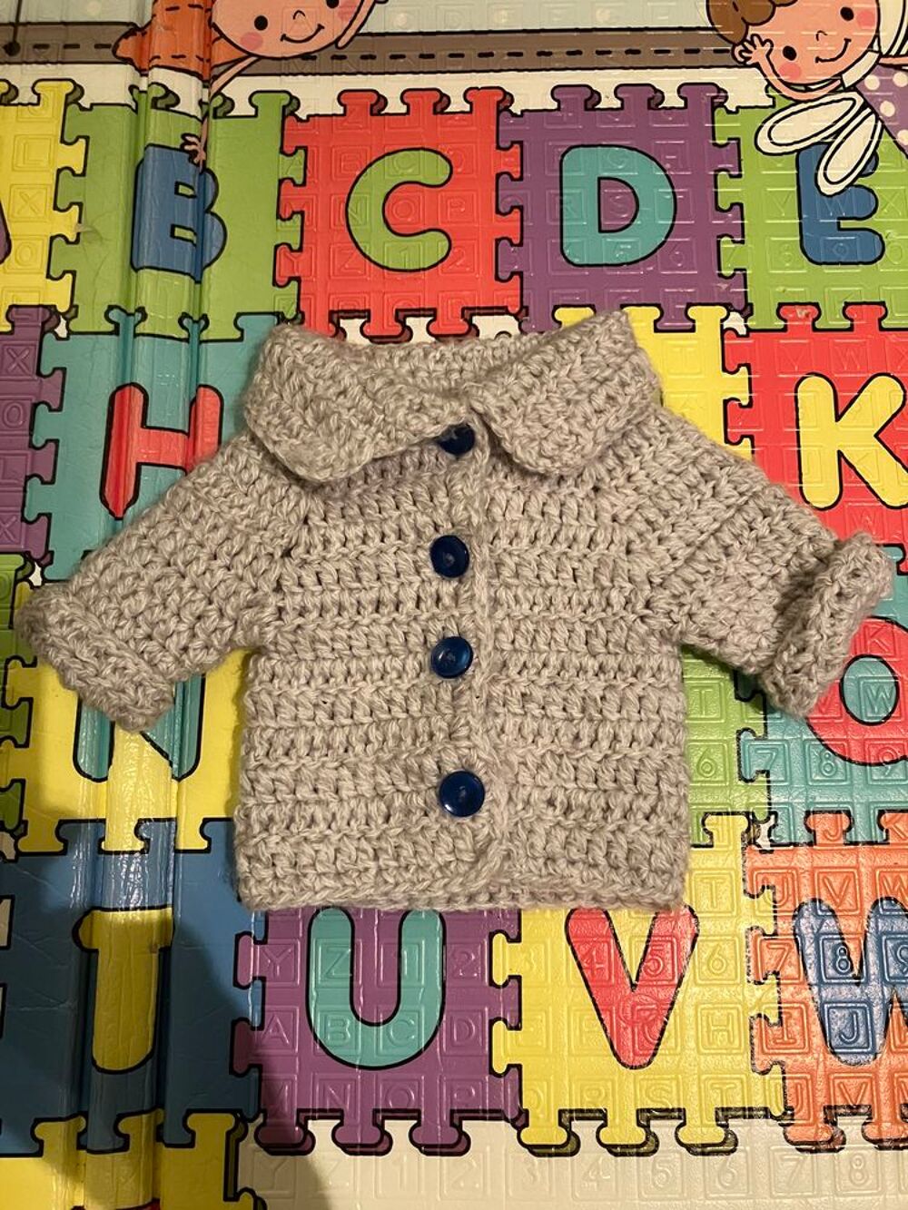 gilet neuf fait &agrave; la main taille 3 mois Vêtements enfants