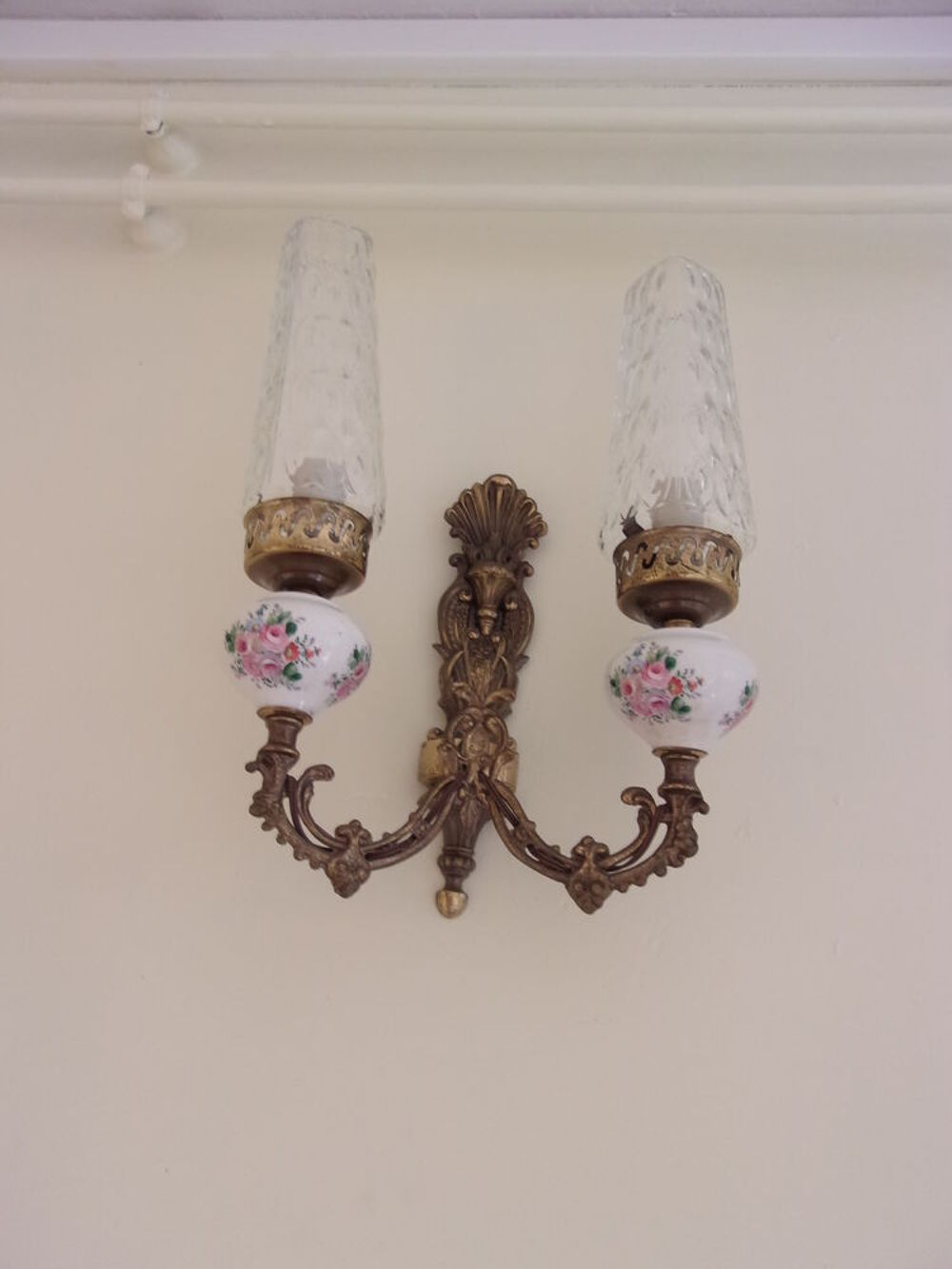 Lampe murale en laiton et verre et porcelaine Décoration