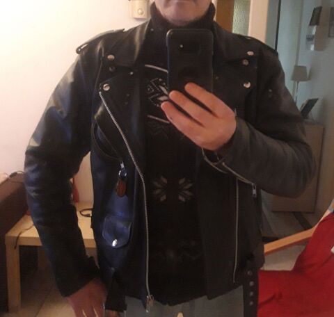 perfecto en v�ritable cuir tr�s bon �tat. 150 Cormeilles-en-Parisis (95)