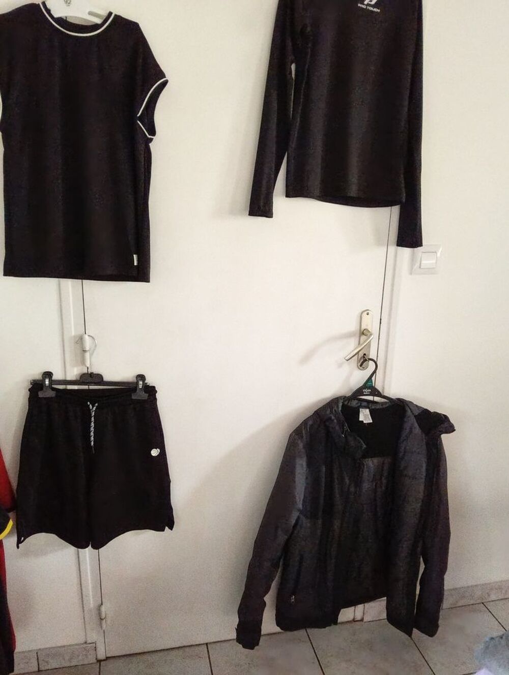 V&ecirc;tements femme S/XL.gars 12,14 ans homme 41/42 fille 4, 5,6 Vêtements