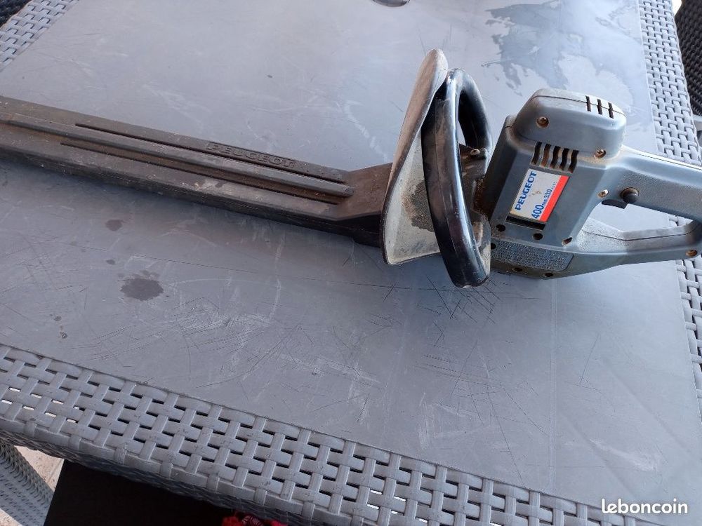 Taille haie &eacute;lectrique marque PEUGEOT 400 mm 330 Jardin