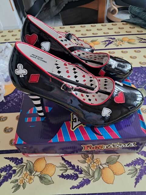 chaussure Contessa Alice merveille reine de coeur taille 9 c 120 F�ves (57)