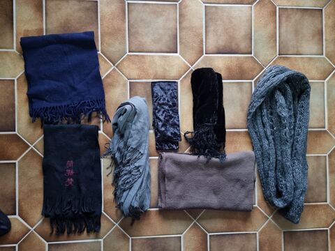 Lot de 7 �charpes noire, grise et kaki 3 Vulbens (74)